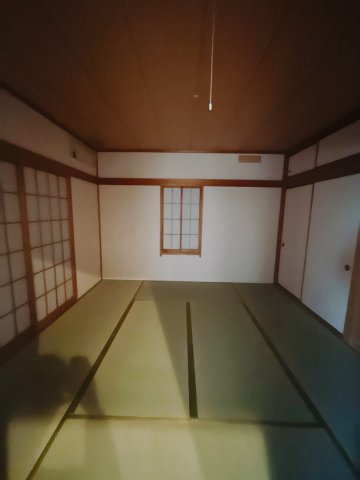 【中古戸建】前橋市下大屋町の和室|■1階和室｜和室は、リビングと続き間となっております。普段は子供たちの遊ぶ場やお昼寝として。パパの趣味のお部屋にもできます。