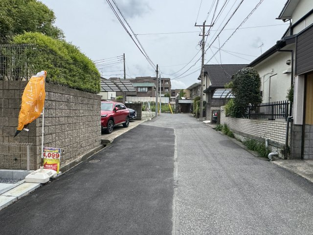 柏市つくしが丘５丁目新築戸建【中原小学校：10分】の前面道路含む現地写真|西側前面道路・幅員約6ｍ