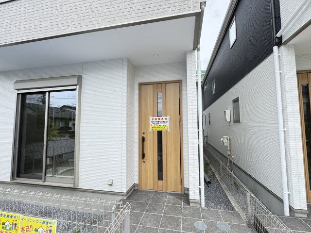 柏市つくしが丘５丁目新築戸建【中原小学校：10分】のエントランス|エントランス・玄関ポーチ