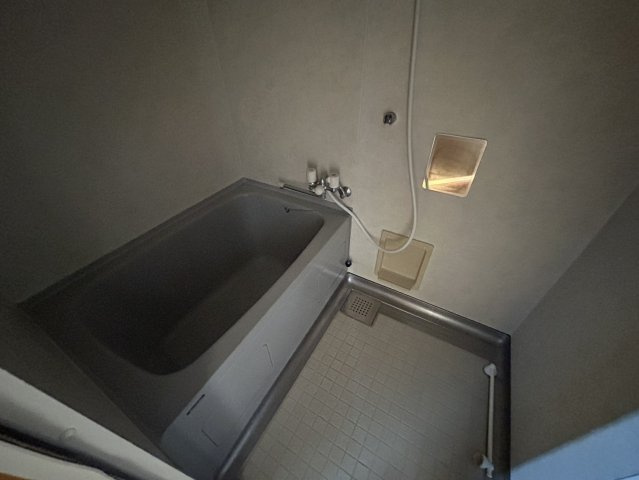 ウエスト長束の浴室