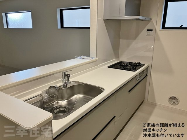 碧南市沢渡町の収納|キッチンに収納あります。収納はあればあるだけ助かりますね