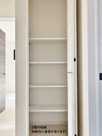 碧南市沢渡町のその他|階段やトイレには手すりを設置し、転落の防止や体への負担を軽減しています。健康や安全に配慮した安心の住宅を提供します。