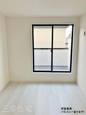 碧南市沢渡町の収納|ウォークインクローゼットには扉がありません。荷物の出し入れにわずらわしさが軽減されます