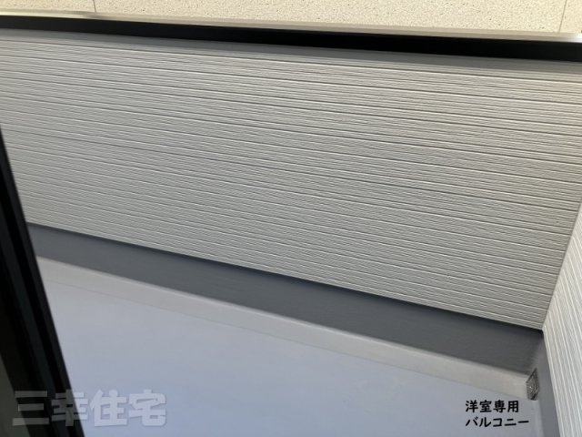 碧南市沢渡町の洋室|このお部屋には専用のバルコニーがあります