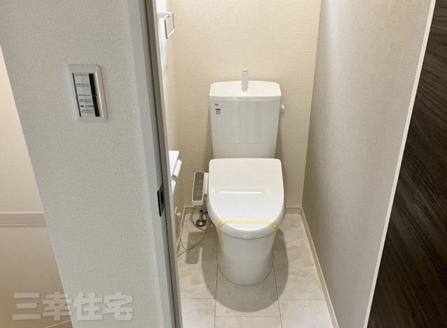 碧南市沢渡町のバルコニー|バルコニーが２つ。屋根のあるバルコニーと専用バルコニー