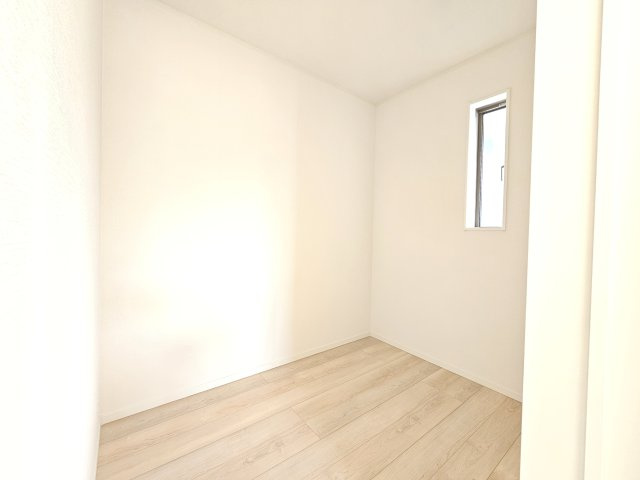 瑞浪市学園台第２の洋室