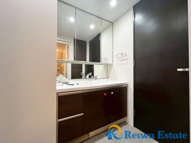 ヴェレーナ茅ヶ崎海岸の独立洗面台