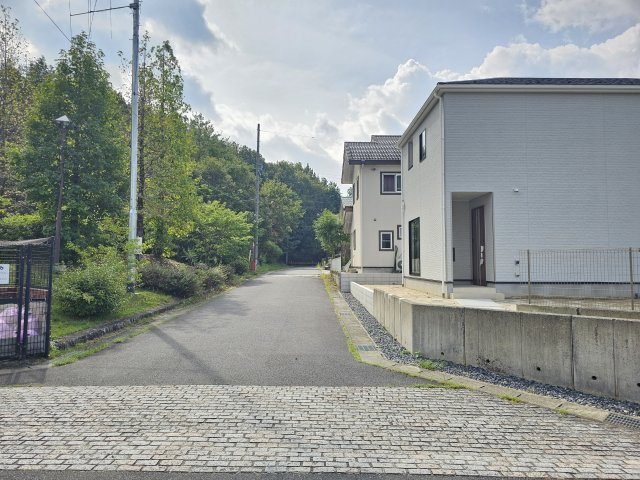 瑞浪市学園台第２の前面道路含む現地写真|接道
