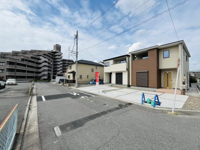 刈谷市野田町北菰神9-1『仲介手数料無料』新築戸建ての前面道路含む現地写真