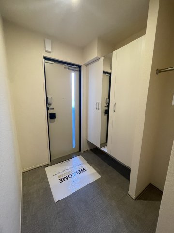 Laffinaje（ラフィナージュ）の玄関|※別号室参考写真です（反転タイプ）