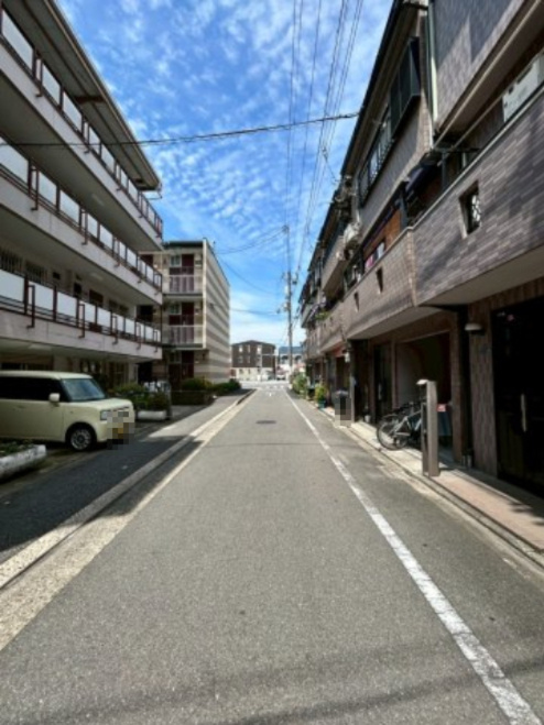 守口市南寺方南通３丁目の前面道路含む現地写真|周辺はスーパーやコンビニが徒歩圏内です。