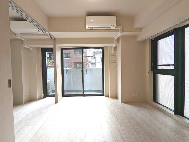 LEFOND PROGRES上野稲荷町の居間・リビング