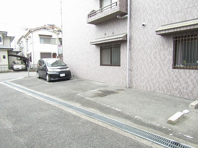 ジェイプライド茨木の駐車場