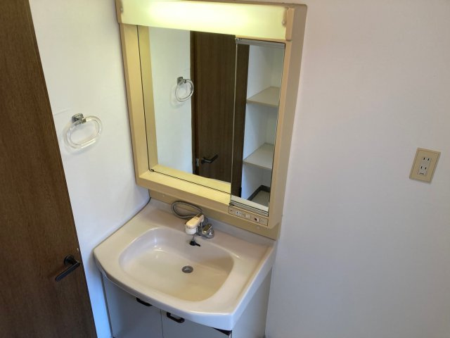 プレセランス山の街の洗面所|独立洗面のシャンプードレッサー、脱衣所広々