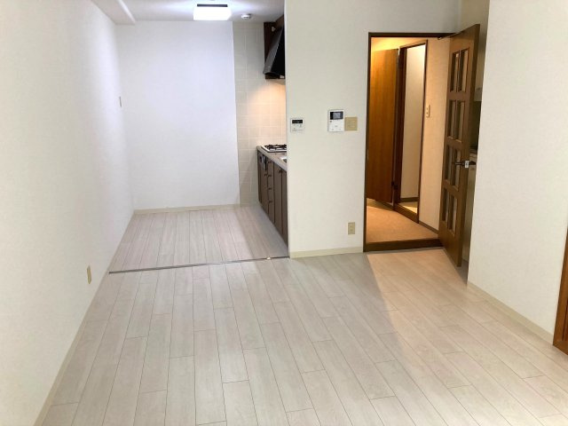 プレセランス山の街の内装|開放感の有る広々したリビングスペース