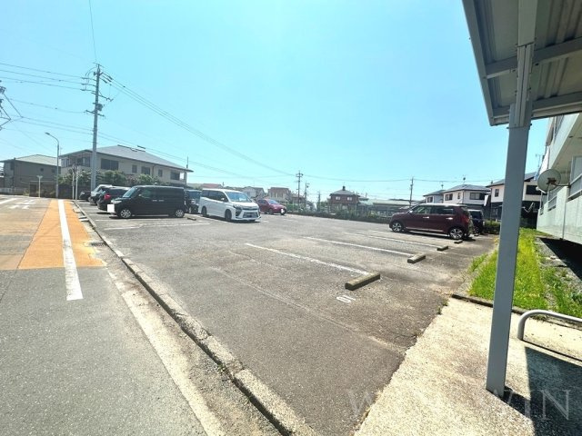 グリーンコーポ草間の駐車場