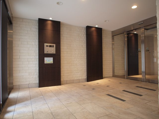 ラクロシェットのロビー