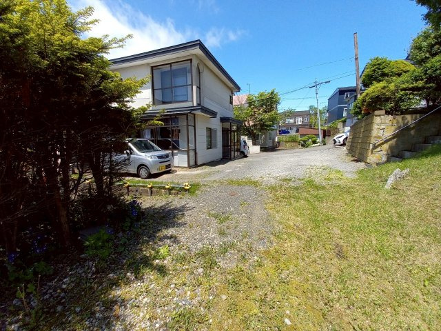 城山1丁目《古家付土地》の前面道路含む現地写真