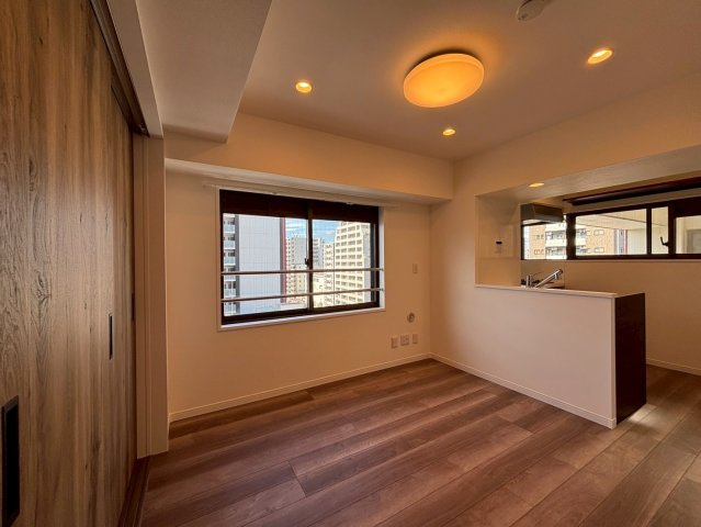 ルーブルかな杉の洋室