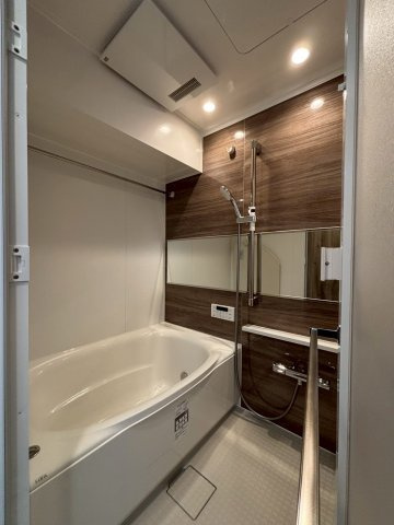 ルーブルかな杉の浴室