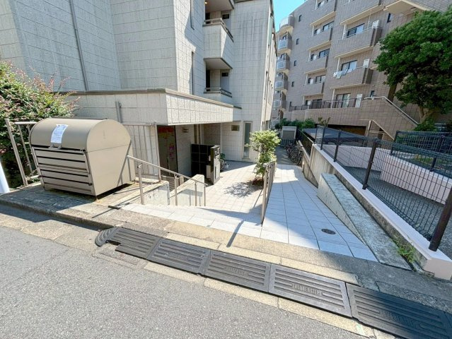 エスペランサ船橋のエントランス|ゆったりしたエントランススペース