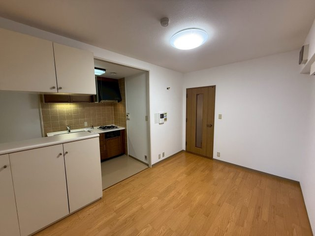 フォルム五条通りの居間・リビング|約6.3帖のダイニングと約2.6帖のキッチンです。