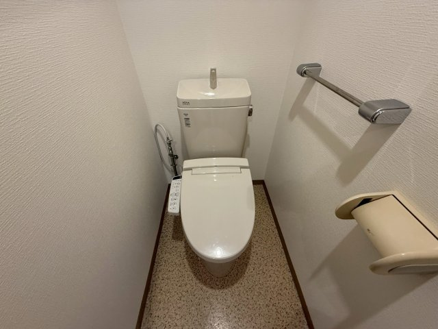 フォルム五条通りのトイレ|お手洗いです。リフォームプランもご提案可能です。