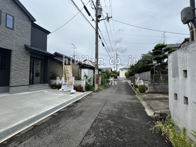 箕面市桜ケ丘４丁目　新築戸建の前面道路含む現地写真