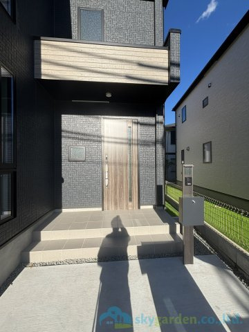 秦野市曽屋3期　新築戸建　全18棟5号棟の玄関