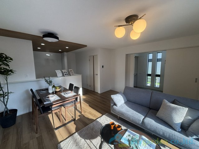 秦野市曽屋3期　新築戸建　全18棟5号棟の居間・リビング