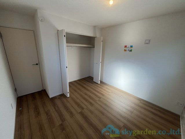 秦野市曽屋3期　新築戸建　全18棟5号棟の洋室