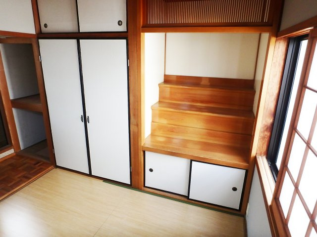 門戸岡田町戸建の収納