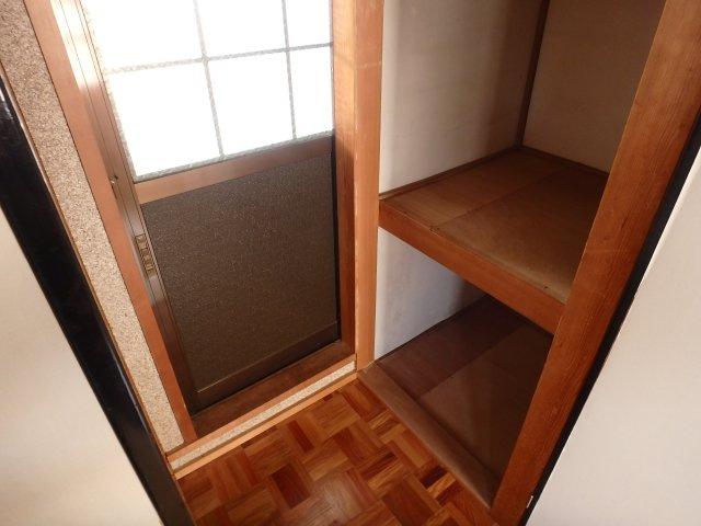 門戸岡田町戸建の収納