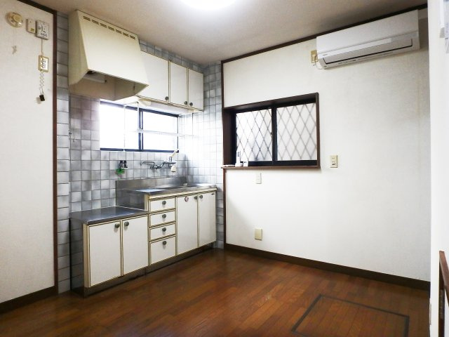 門戸岡田町戸建の居間・リビング