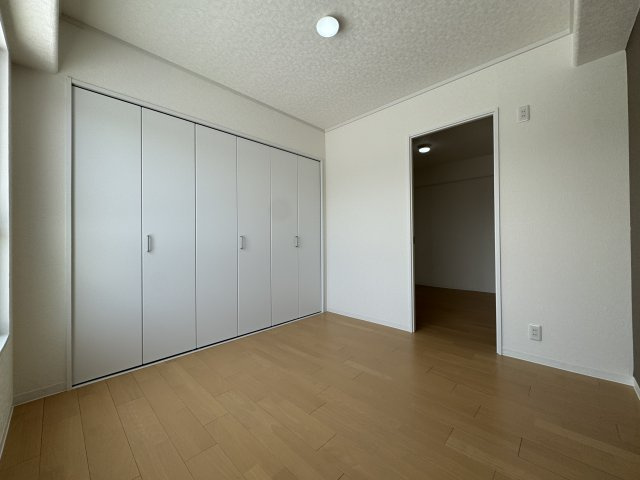 ユニハイム池田の洋室