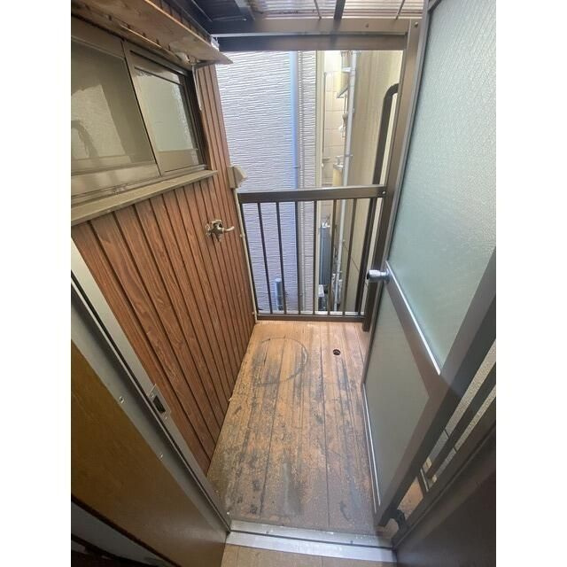 旭区大宮店舗付き戸建の内装