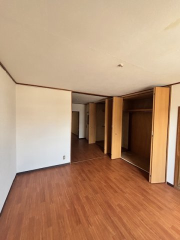 旭区大宮店舗付き戸建の内装