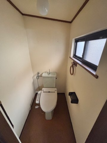 旭区大宮店舗付き戸建のトイレ