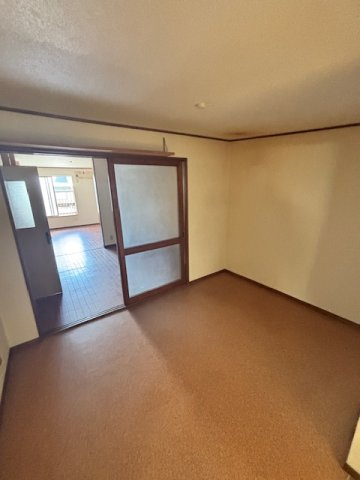 旭区大宮店舗付き戸建の内装