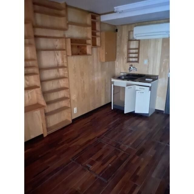 旭区大宮店舗付き戸建の内装