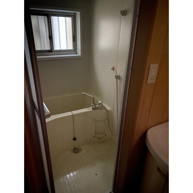 旭区大宮店舗付き戸建の内装