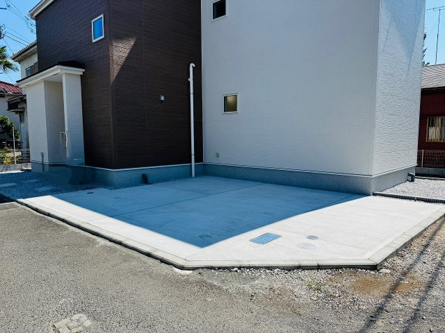 八王子市　諏訪町　新築一戸建て　２４ー１期の駐車場|～並列2台駐車可能カースペース付き～