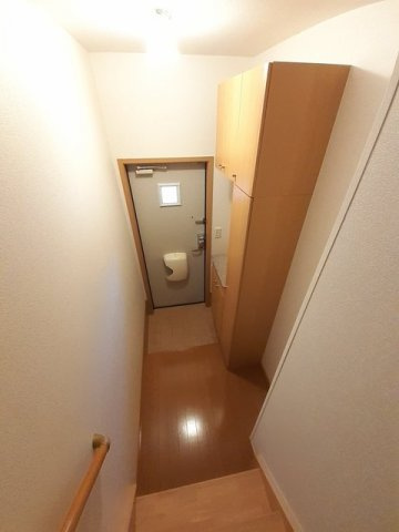 サンリット　ヴィラ　Ⅰの玄関|明るい玄関です