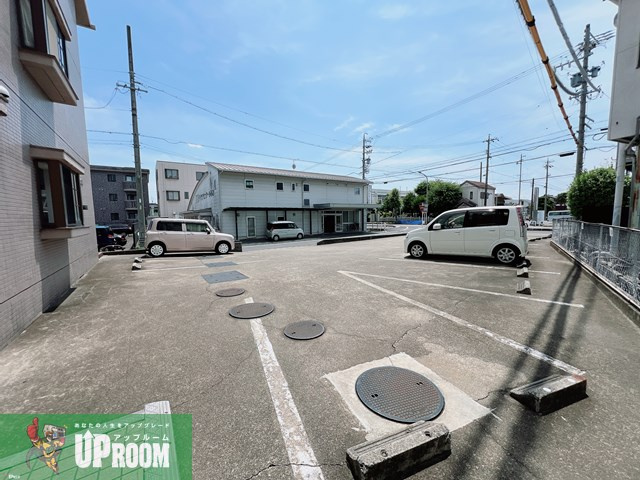 ソレアード川添の駐車場