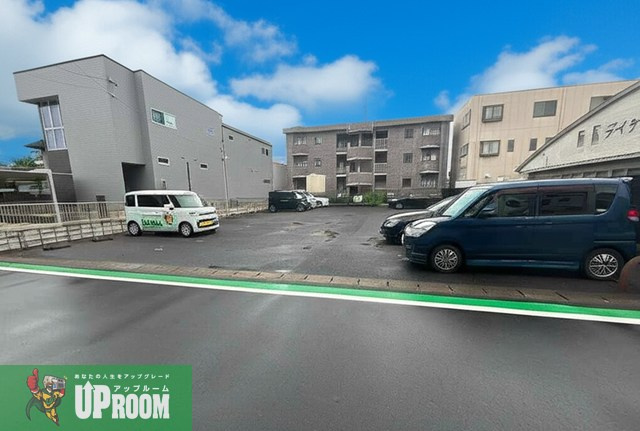 ソレアード川添の駐車場