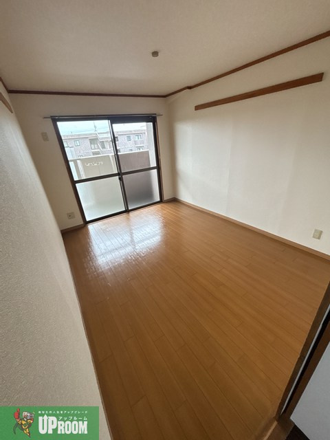 ソレアード川添の洋室