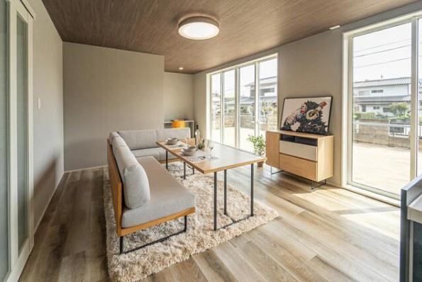 寒田南町1丁目　中古の居間・リビング