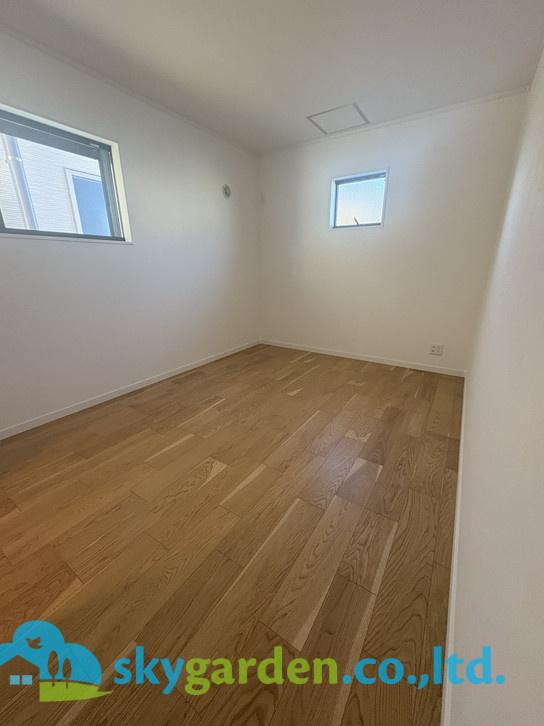 茅ヶ崎市萩園　新築戸建　全8棟1号棟の洋室