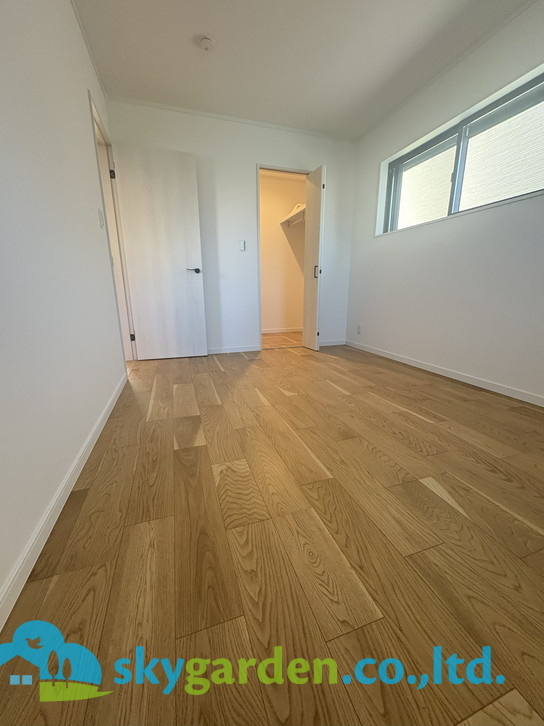 茅ヶ崎市萩園　新築戸建　全8棟1号棟の洋室