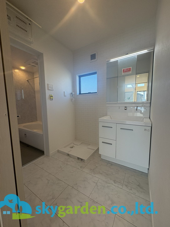 茅ヶ崎市萩園　新築戸建　全8棟1号棟の脱衣所